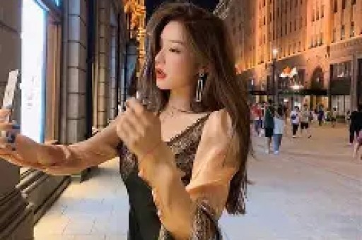 李湘和神秘男爆同住酒店离婚内幕再掀热议